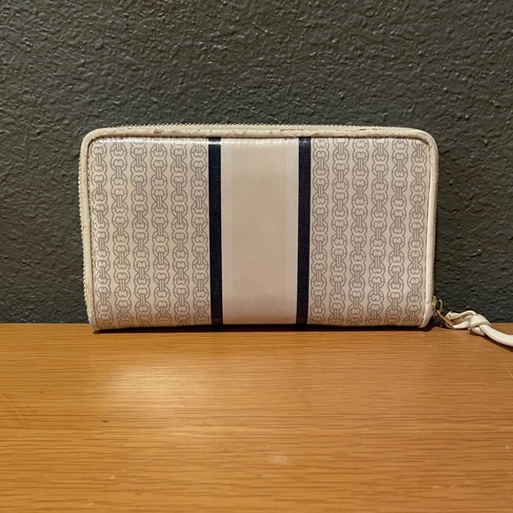 Tory Burch Wallet - Picture 6 of 7